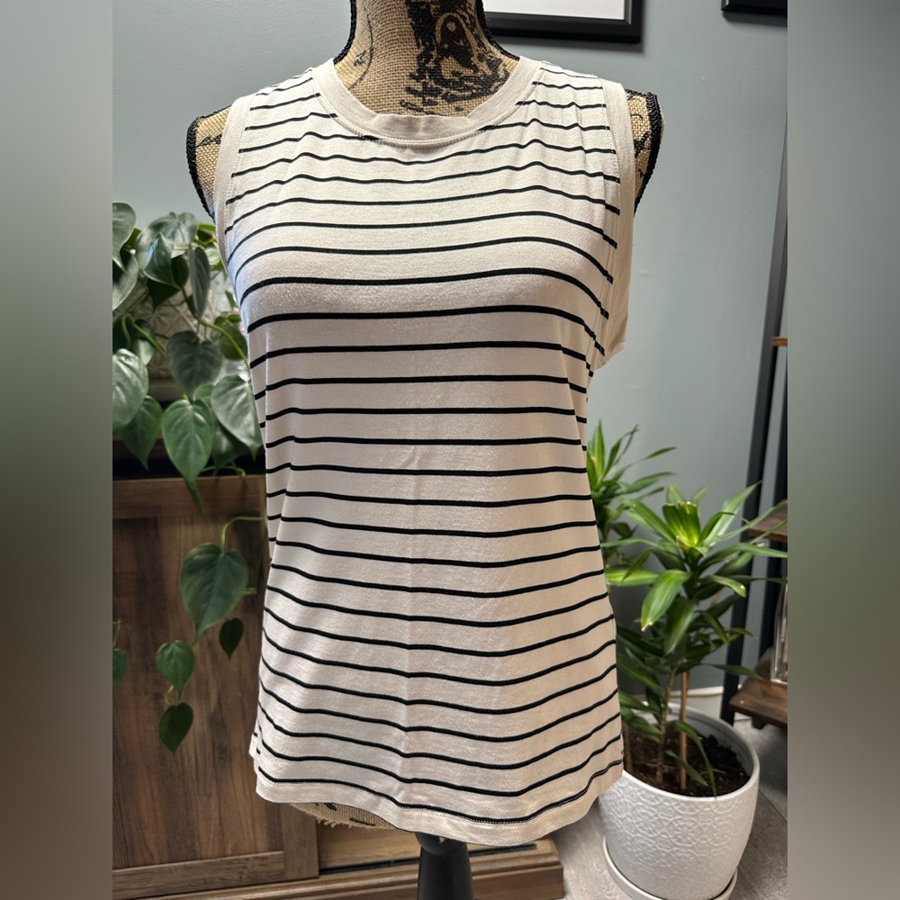 Banana Republic cream/black striped sleeves top. New without tags. Size S.